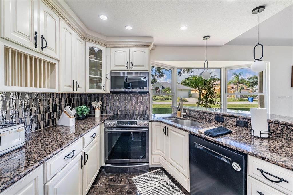 Activo con contrato: $789,000 (4 camas, 2 baños, 2041 Pies cuadrados)