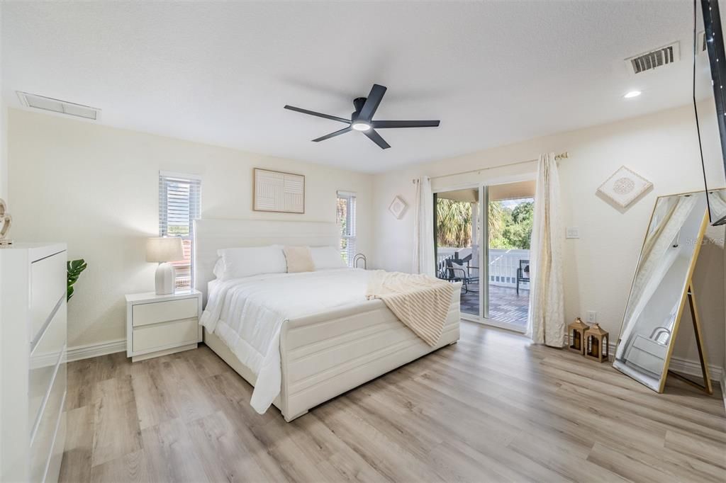 Activo con contrato: $789,000 (4 camas, 2 baños, 2041 Pies cuadrados)