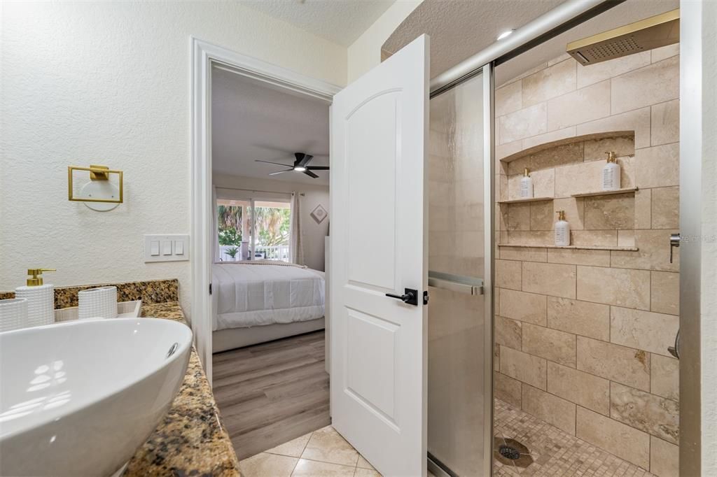 Activo con contrato: $789,000 (4 camas, 2 baños, 2041 Pies cuadrados)