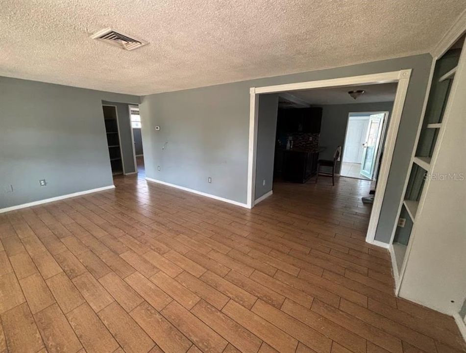 For Sale: $229,900 (3 beds, 2 baths, 1272 Square Feet)