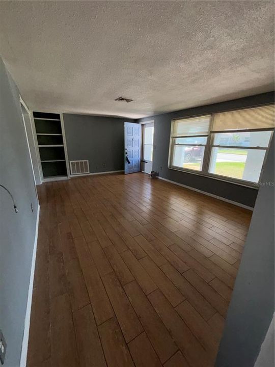 For Sale: $229,900 (3 beds, 2 baths, 1272 Square Feet)