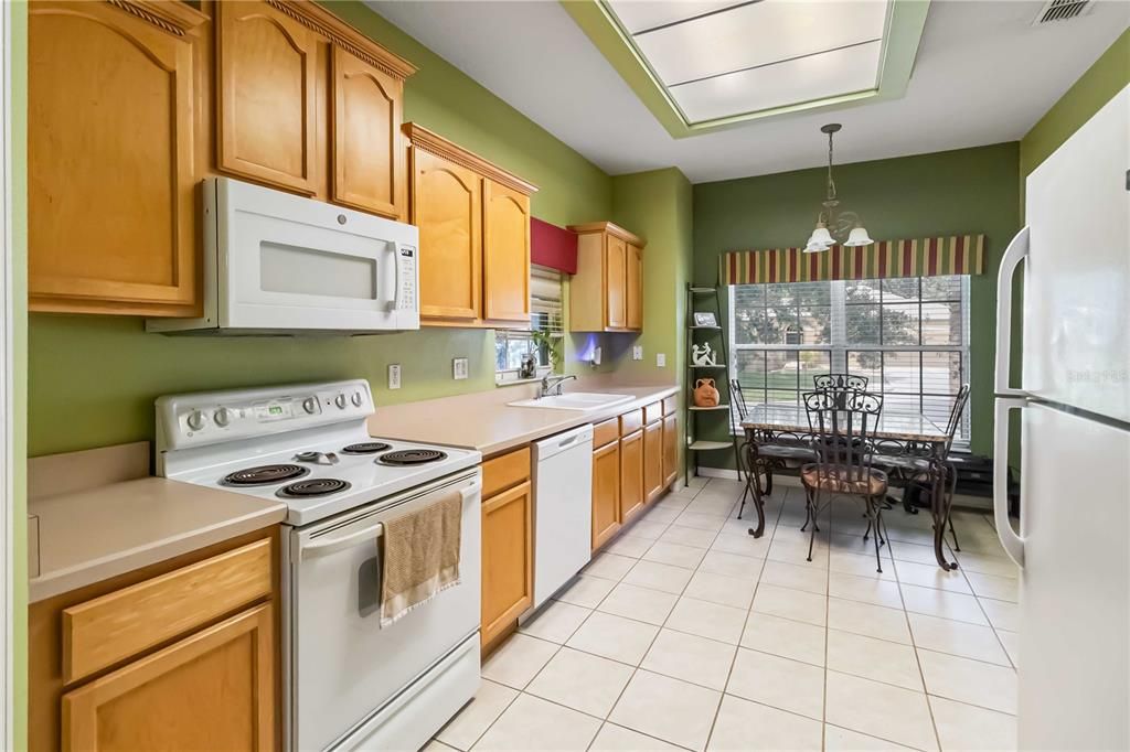 Под контрактом: $359,000 (3 спален, 2 ванн, 1481 Квадратных фут)