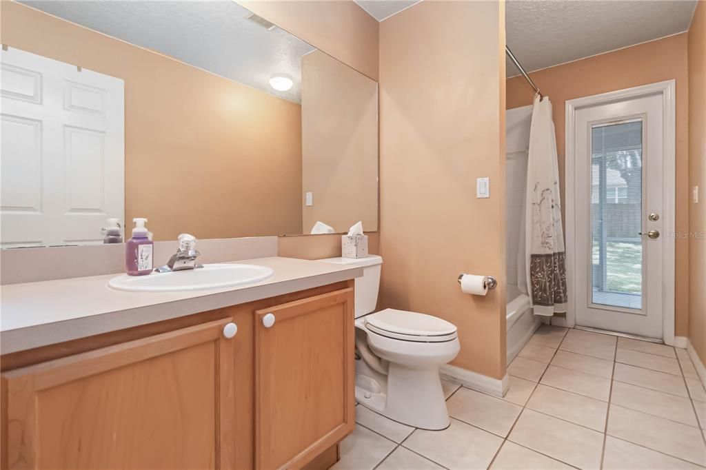 Под контрактом: $359,000 (3 спален, 2 ванн, 1481 Квадратных фут)