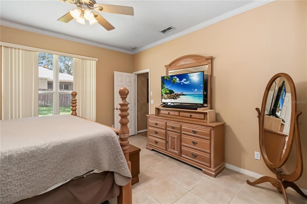 Под контрактом: $359,000 (3 спален, 2 ванн, 1481 Квадратных фут)