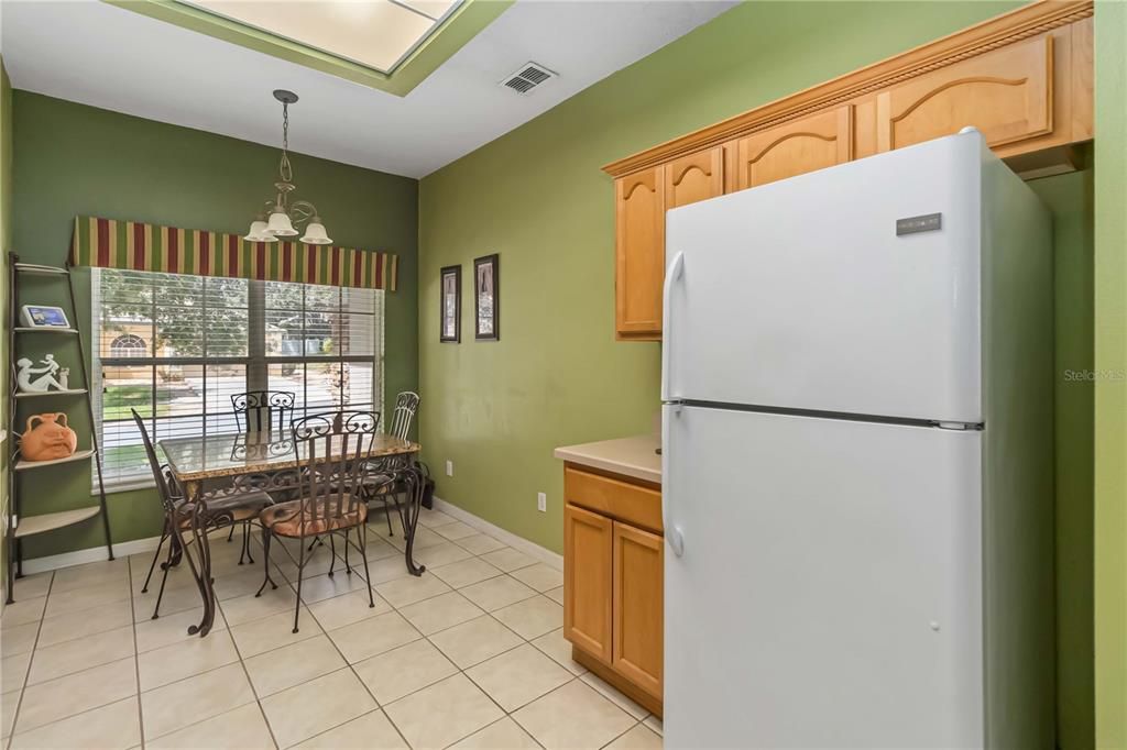 Под контрактом: $359,000 (3 спален, 2 ванн, 1481 Квадратных фут)