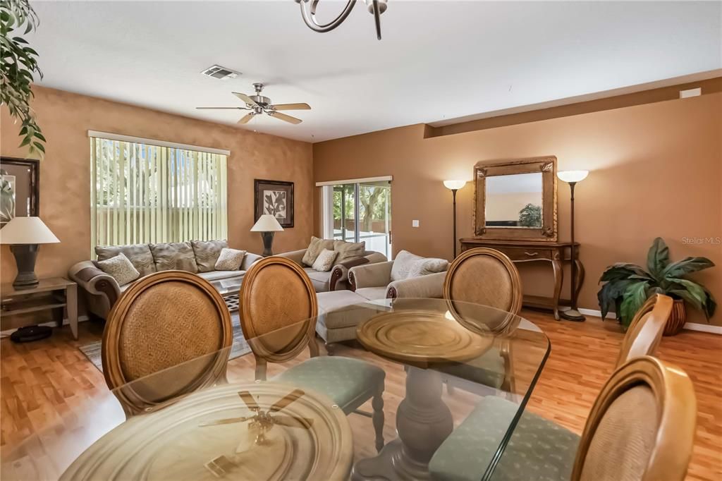 Под контрактом: $359,000 (3 спален, 2 ванн, 1481 Квадратных фут)