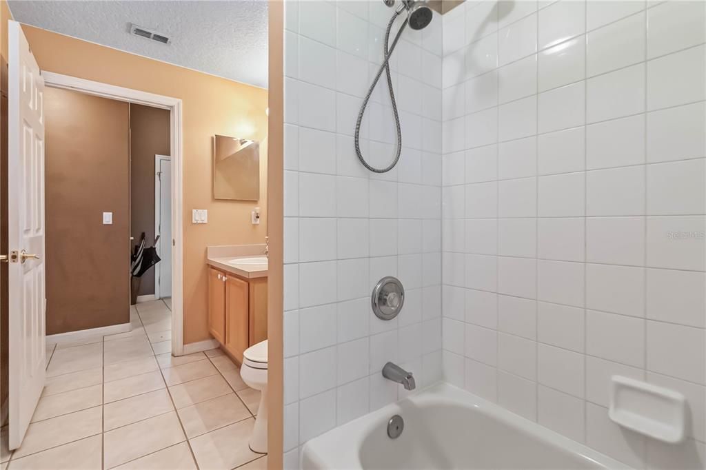 Под контрактом: $359,000 (3 спален, 2 ванн, 1481 Квадратных фут)