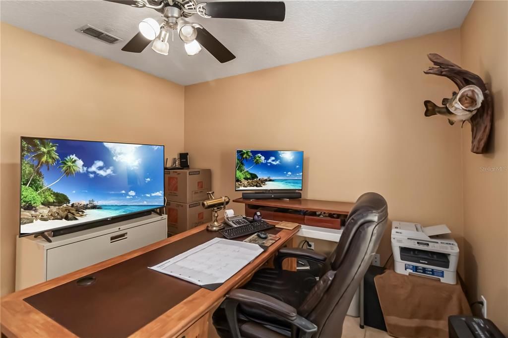 Под контрактом: $359,000 (3 спален, 2 ванн, 1481 Квадратных фут)