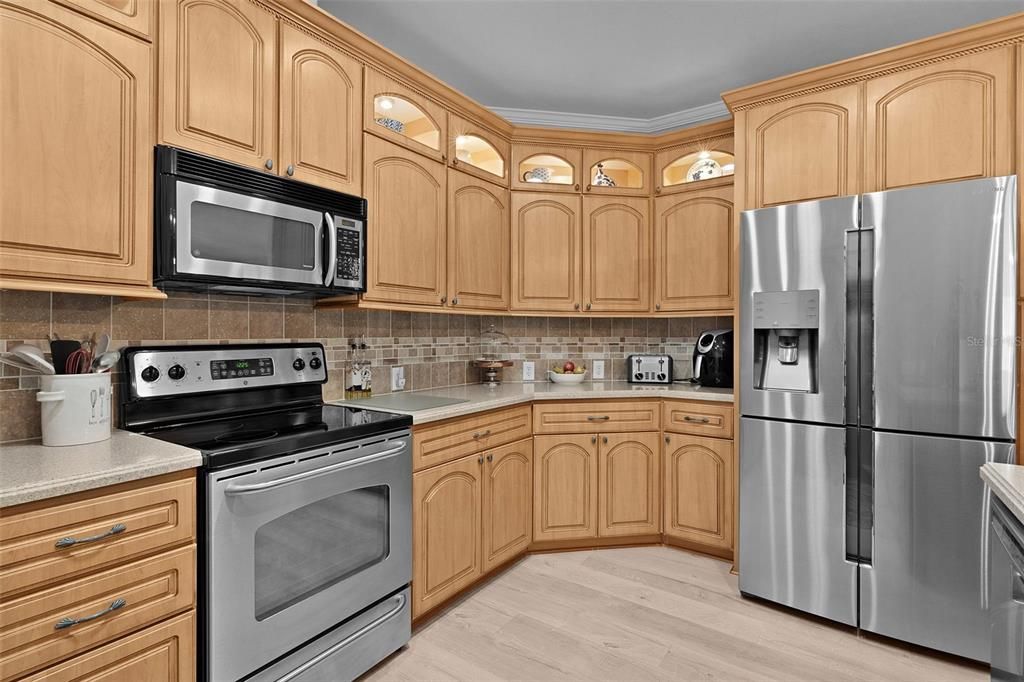 Activo con contrato: $337,500 (3 camas, 2 baños, 2220 Pies cuadrados)