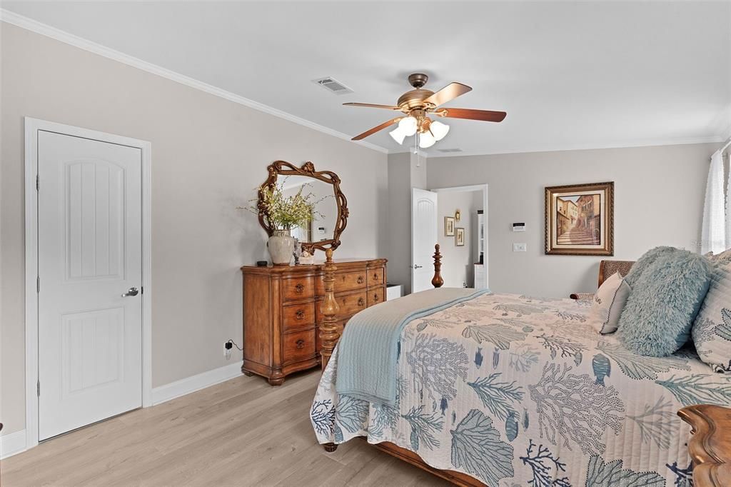 Activo con contrato: $337,500 (3 camas, 2 baños, 2220 Pies cuadrados)