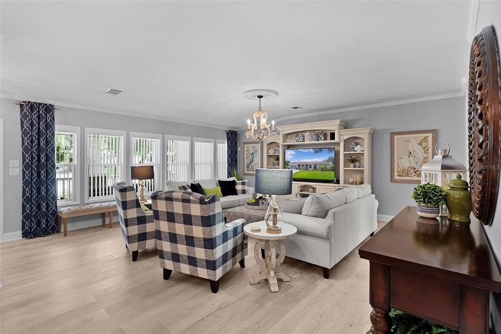 Activo con contrato: $337,500 (3 camas, 2 baños, 2220 Pies cuadrados)