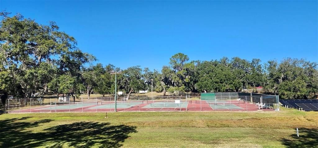 Activo con contrato: $337,500 (3 camas, 2 baños, 2220 Pies cuadrados)