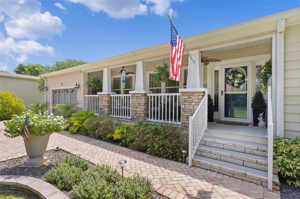 Activo con contrato: $337,500 (3 camas, 2 baños, 2220 Pies cuadrados)