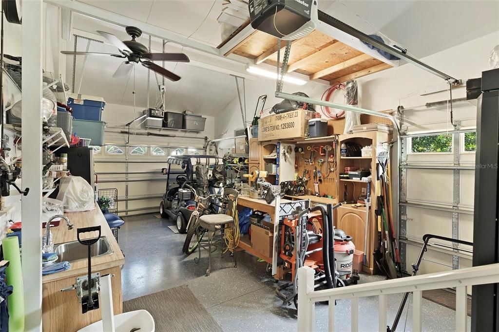 Activo con contrato: $337,500 (3 camas, 2 baños, 2220 Pies cuadrados)