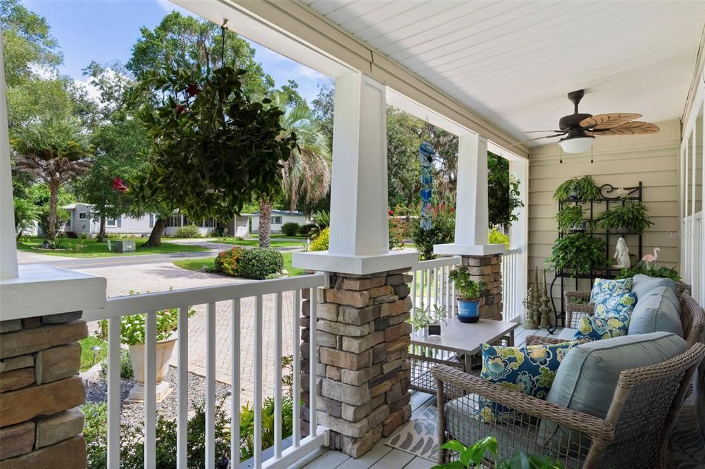 Activo con contrato: $337,500 (3 camas, 2 baños, 2220 Pies cuadrados)