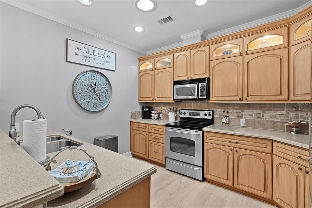 Activo con contrato: $337,500 (3 camas, 2 baños, 2220 Pies cuadrados)