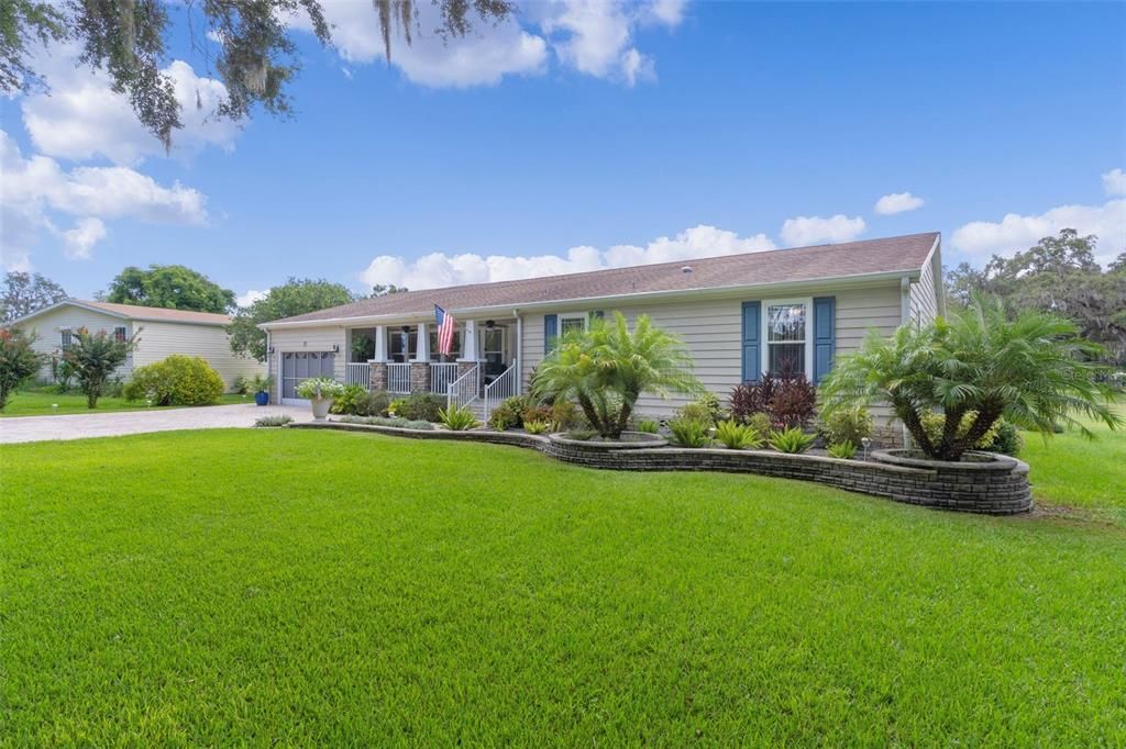 Activo con contrato: $337,500 (3 camas, 2 baños, 2220 Pies cuadrados)