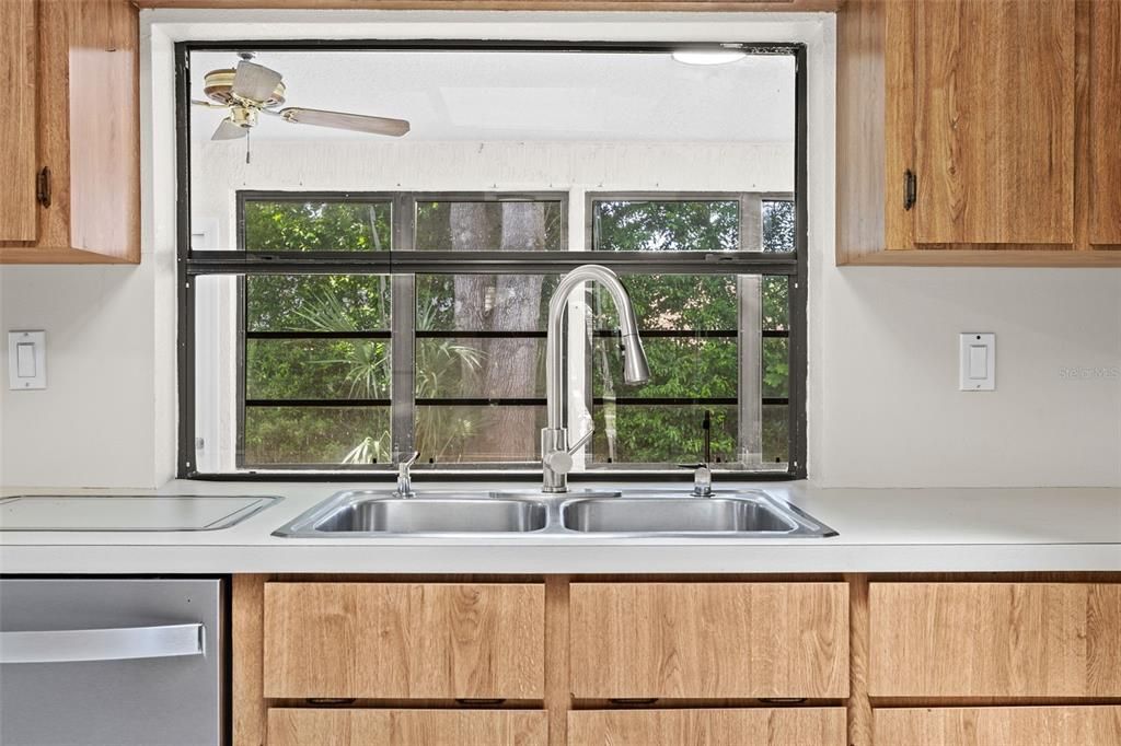 Под контрактом: $1,795 (3 спален, 2 ванн, 1806 Квадратных фут)