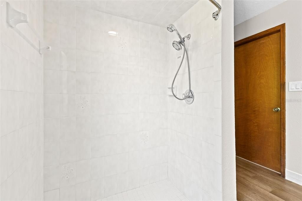 Под контрактом: $1,795 (3 спален, 2 ванн, 1806 Квадратных фут)