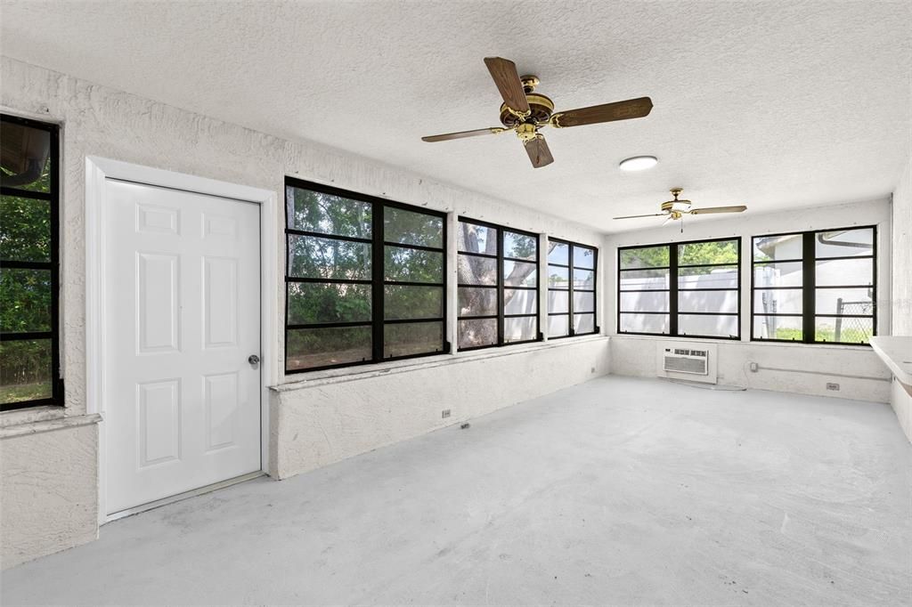 Под контрактом: $1,795 (3 спален, 2 ванн, 1806 Квадратных фут)