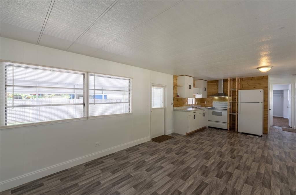 For Sale: $175,000 (2 beds, 2 baths, 720 Square Feet)