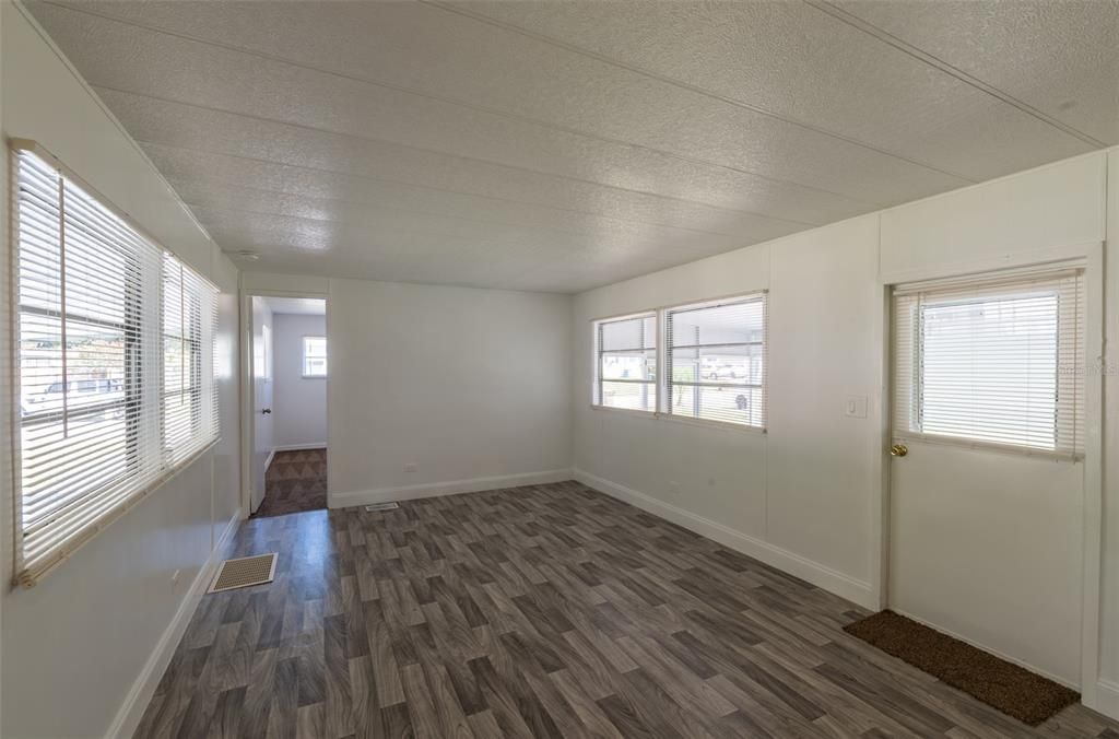 For Sale: $175,000 (2 beds, 2 baths, 720 Square Feet)