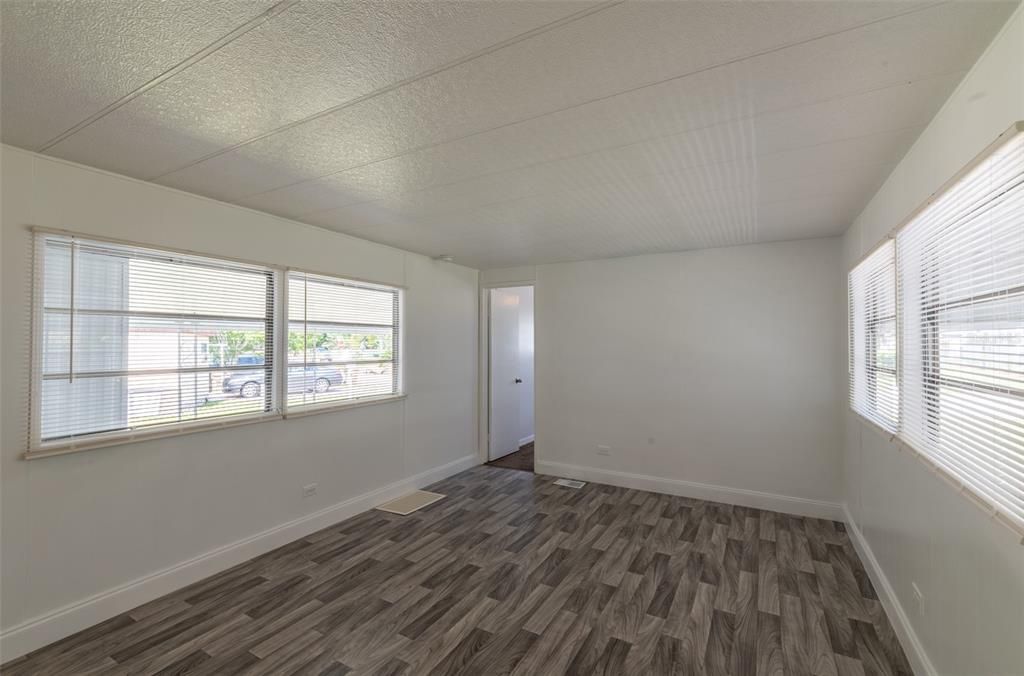 For Sale: $175,000 (2 beds, 2 baths, 720 Square Feet)