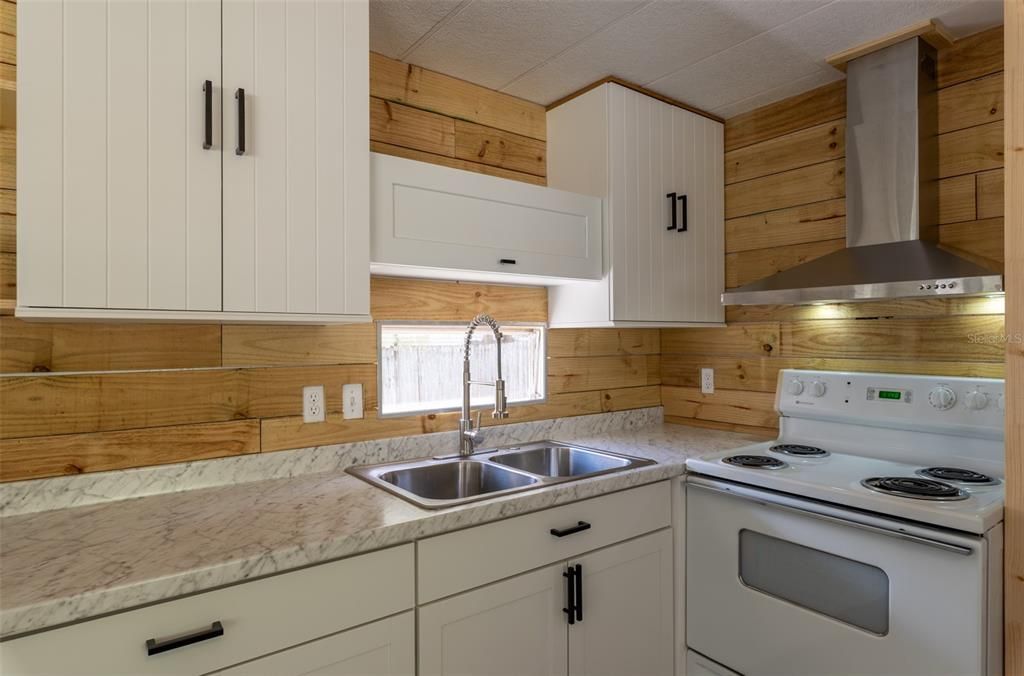 For Sale: $175,000 (2 beds, 2 baths, 720 Square Feet)