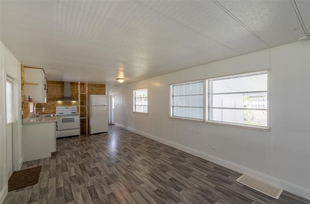 For Sale: $175,000 (2 beds, 2 baths, 720 Square Feet)