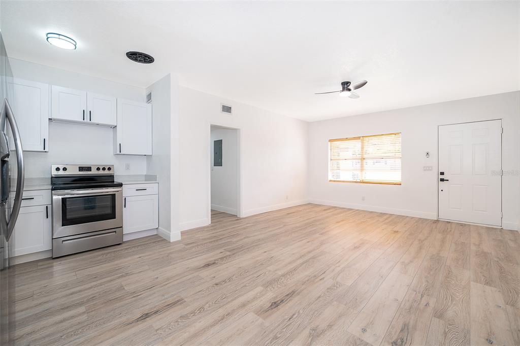 Под контрактом: $293,900 (3 спален, 2 ванн, 1040 Квадратных фут)