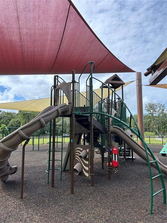 Под контрактом: $293,900 (3 спален, 2 ванн, 1040 Квадратных фут)