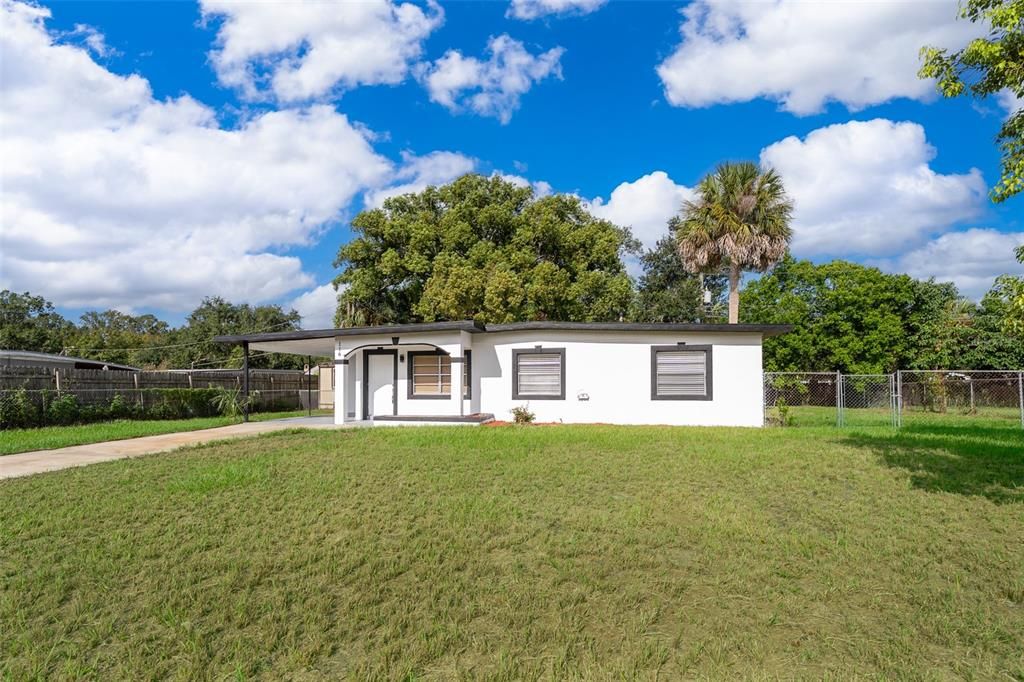 Под контрактом: $293,900 (3 спален, 2 ванн, 1040 Квадратных фут)