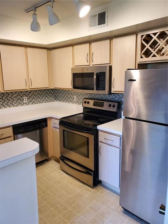 待售: $175,000 (2 贝兹, 2 浴室, 1080 平方英尺)