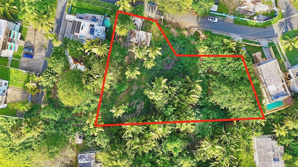 En Venta: $1,900,000 (0.64 acres)