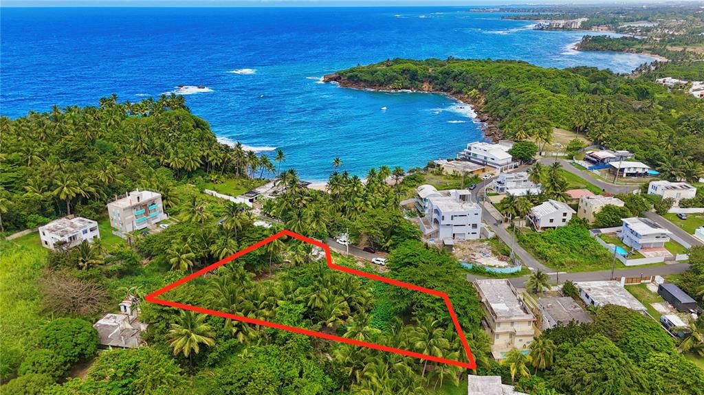 En Venta: $1,900,000 (0.64 acres)