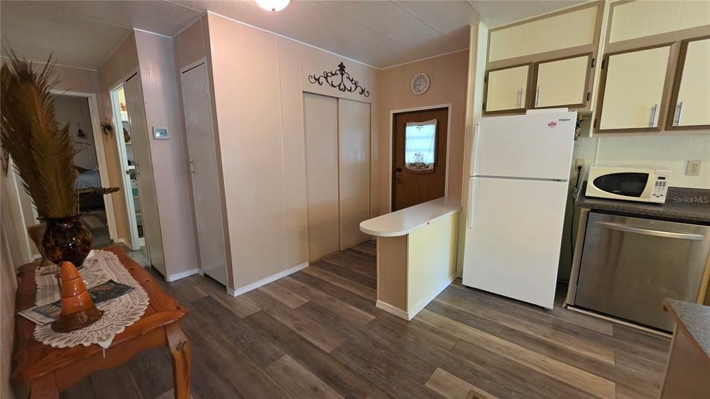 待售: $144,000 (2 贝兹, 2 浴室, 1248 平方英尺)