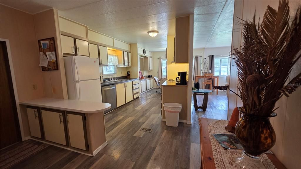 待售: $144,000 (2 贝兹, 2 浴室, 1248 平方英尺)