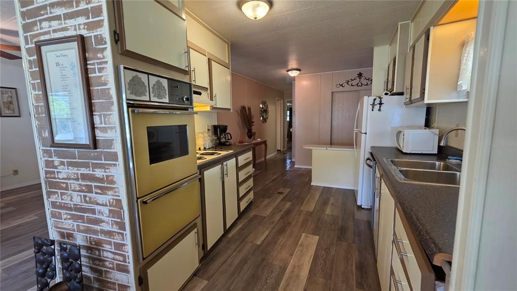 待售: $144,000 (2 贝兹, 2 浴室, 1248 平方英尺)