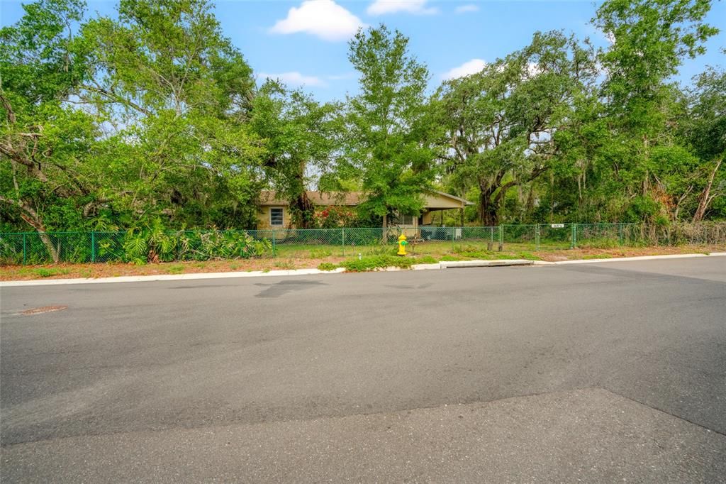 На продажу: $400,000 (1.00 acres)