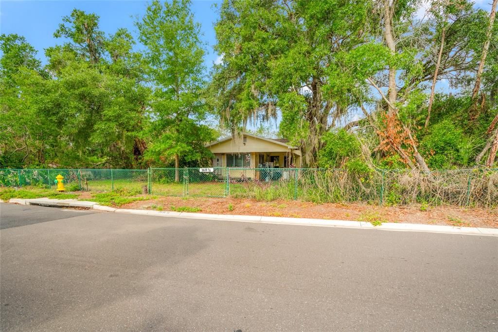 На продажу: $400,000 (1.00 acres)