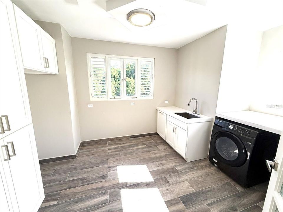 待售: $1,647,000 (5 贝兹, 4 浴室, 3500 平方英尺)