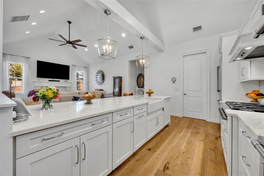 待售: $1,649,999 (4 贝兹, 3 浴室, 2860 平方英尺)