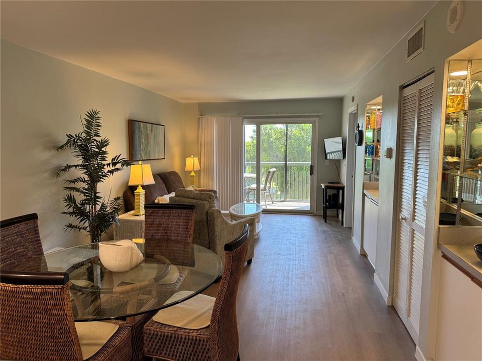 В аренду: $2,000 (2 спален, 2 ванн, 978 Квадратных фут)