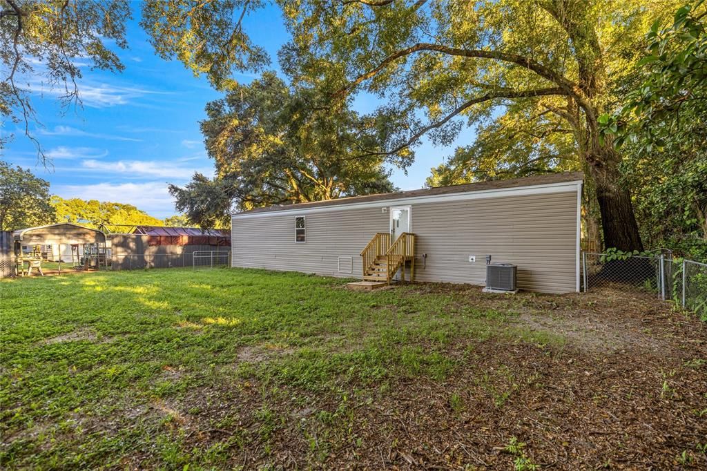 合同活跃: $174,900 (2 贝兹, 2 浴室, 820 平方英尺)