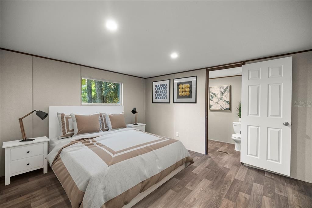 合同活跃: $174,900 (2 贝兹, 2 浴室, 820 平方英尺)