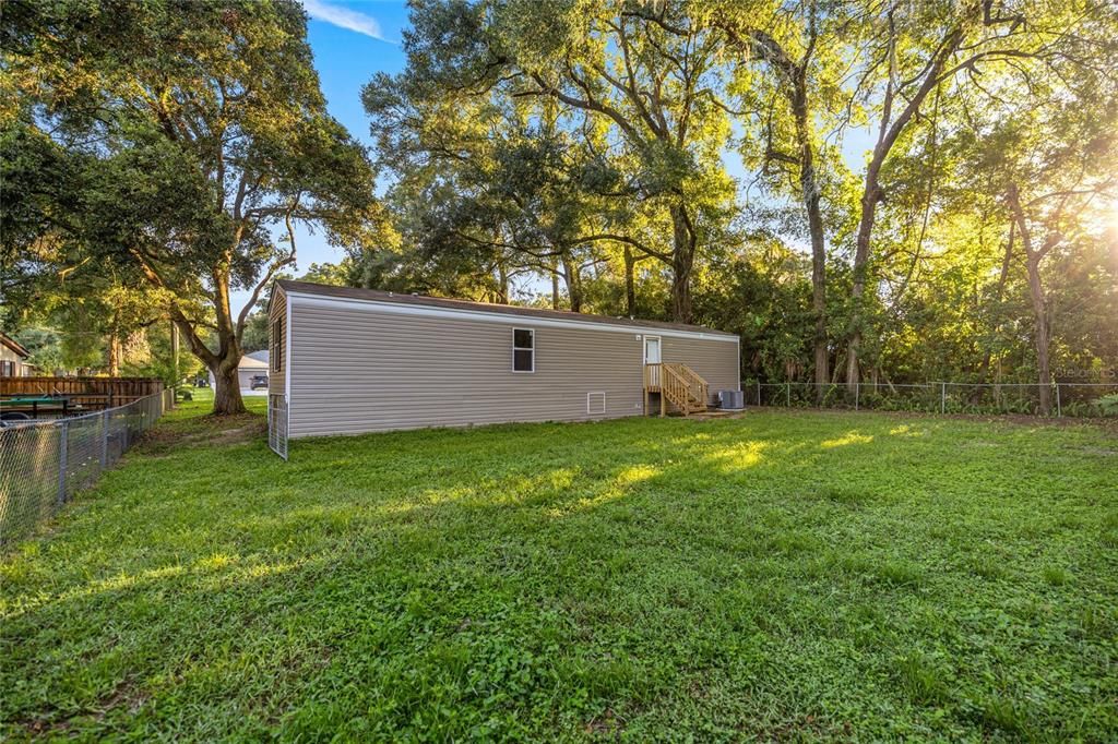 合同活跃: $174,900 (2 贝兹, 2 浴室, 820 平方英尺)