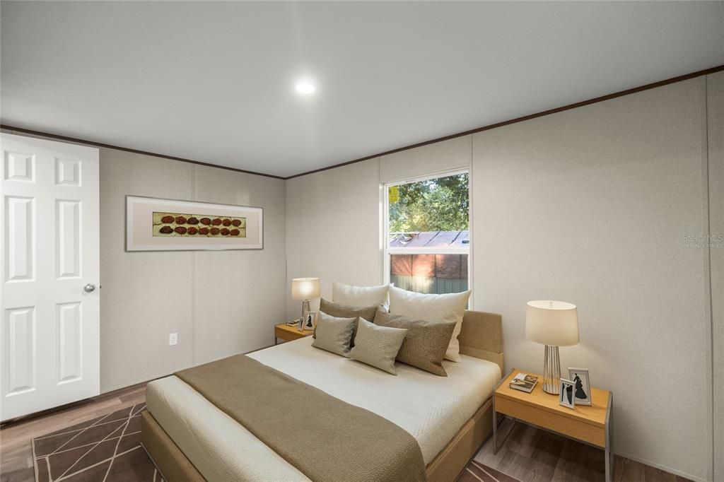 合同活跃: $174,900 (2 贝兹, 2 浴室, 820 平方英尺)