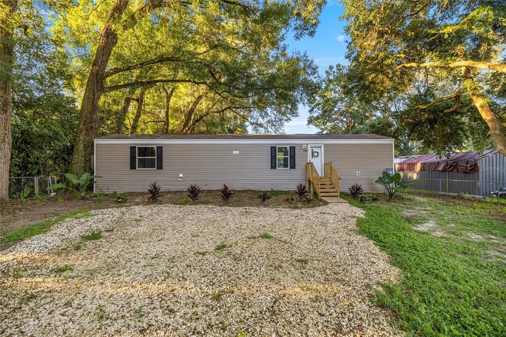 合同活跃: $174,900 (2 贝兹, 2 浴室, 820 平方英尺)