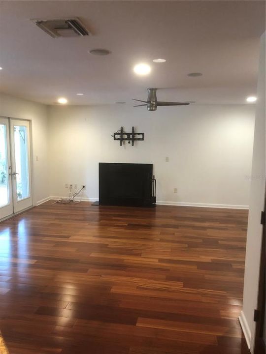 Active With Contract: $4,250 (3 beds, 2 baths, 2070 Square Feet)