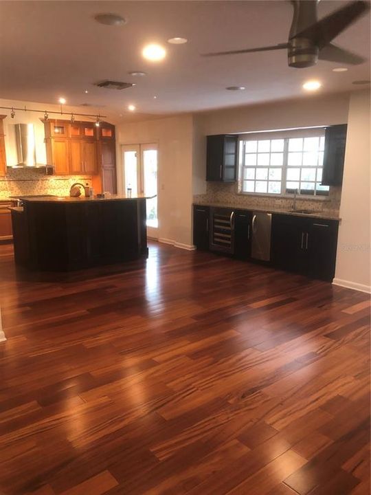 Active With Contract: $4,250 (3 beds, 2 baths, 2070 Square Feet)